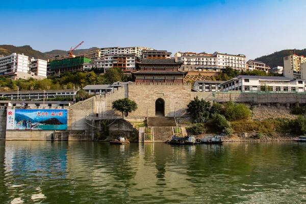 吕祖灵签第六十三签  古人白帝城托孤