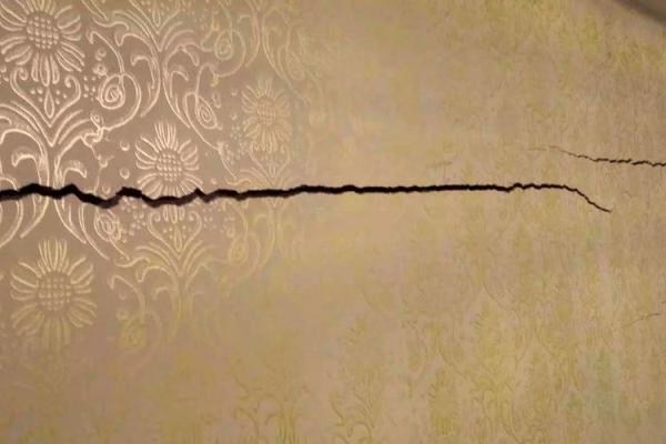 风水房子墙体裂缝