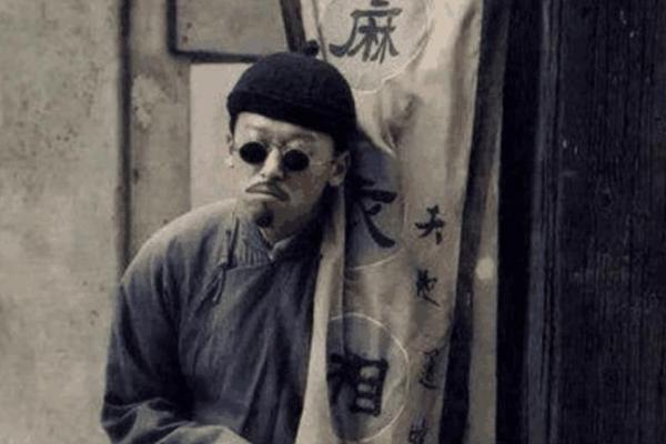 梦到女瞎子给我算姻缘 梦见女瞎子给我算命？