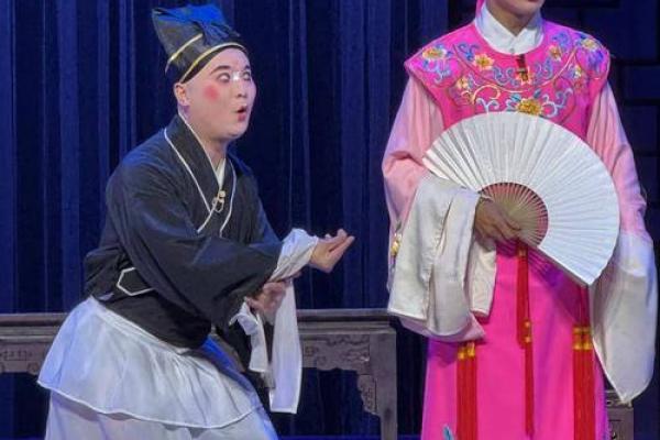 状元街头算命,老道指着捡粪小女孩说道:她是你妻子 状元街头算命,老道指着捡粪小女孩说道:她是你妻子