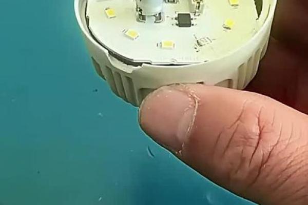 坏灯泡 风水