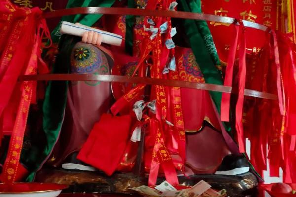 月老灵签姻缘签99白话 求签月老灵签99签? 月老灵签姻缘签99白话 求签月老灵签99签?