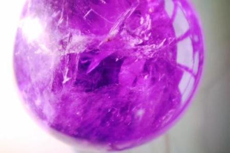 水晶球的风水作用 紫色水晶球的风水作用