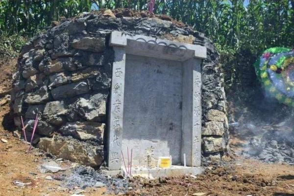 阴宅风水墓地墓碑有何讲究揭秘