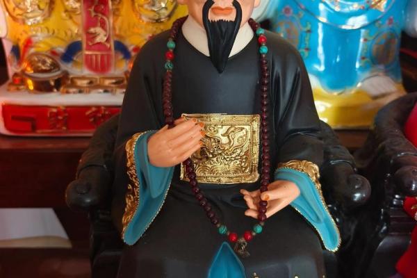 算命时被道长惩罚的人