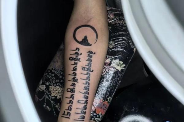 最新流行！八字纹身刻上感情密码，永恒纪念！