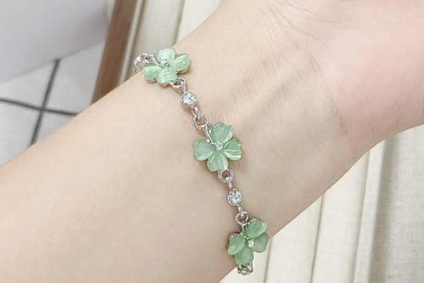 心理测试：4款手链，选一个，测试下半年你会遇到哪方面的贵人？